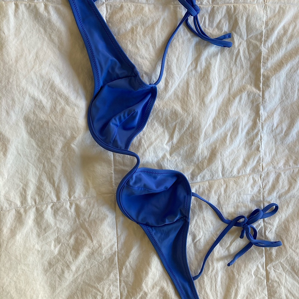 Araks Myriam mono wire bikini top in Iris.